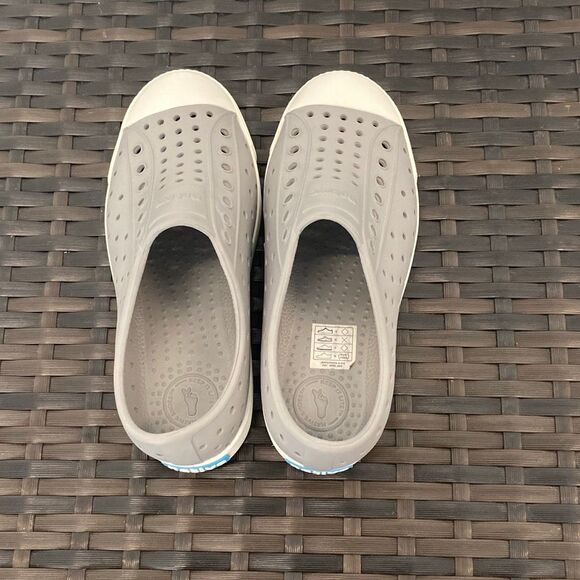 Native Jefferson shoes, junior size 1 - Picture 3 of 6